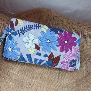 NWOT Vera Bradley RFID Microfiber Wristlet Pocket Purse